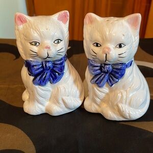Vintage Ceramic Kitty Salt n Pepper Shakers White Blue